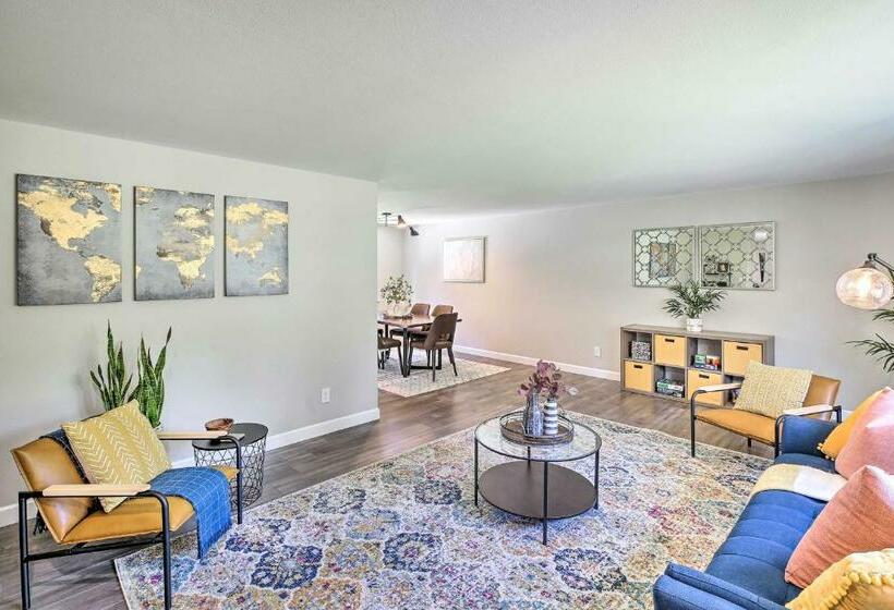 Modern Gem With Beautiful Backyard And Hot Tub!