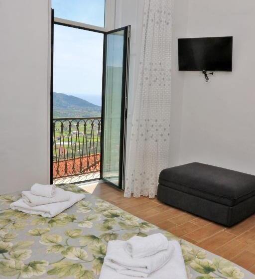تختخواب و صبحانه Antares Rooms