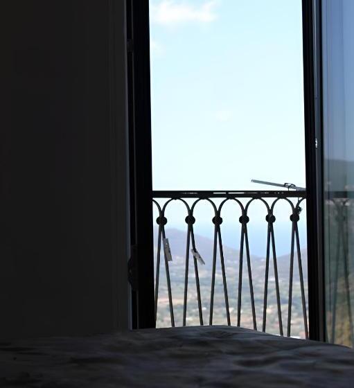 تختخواب و صبحانه Antares Rooms