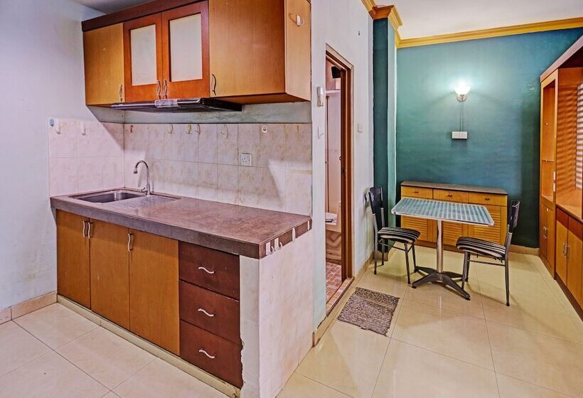 هتل Collection O 91484 Lai Lai Apartment