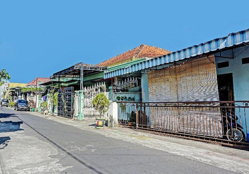 ホテル Oyo 91502 Kost Bu Lilies Syariah