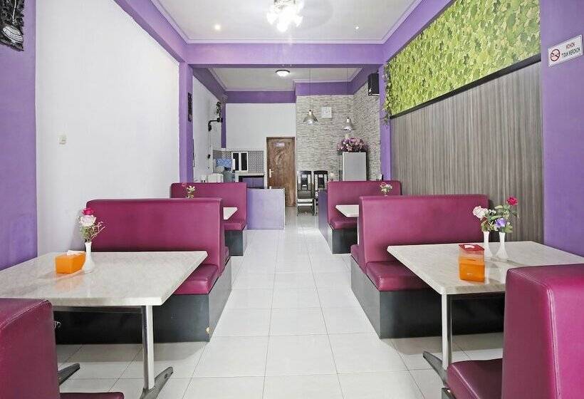 هتل Collection O 91449 Griya Ampenan Residence