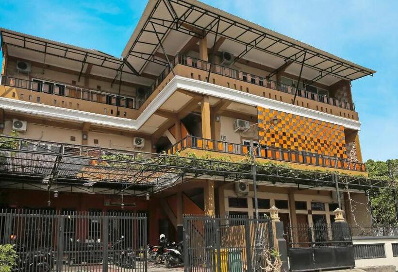 هتل Collection O 91449 Griya Ampenan Residence