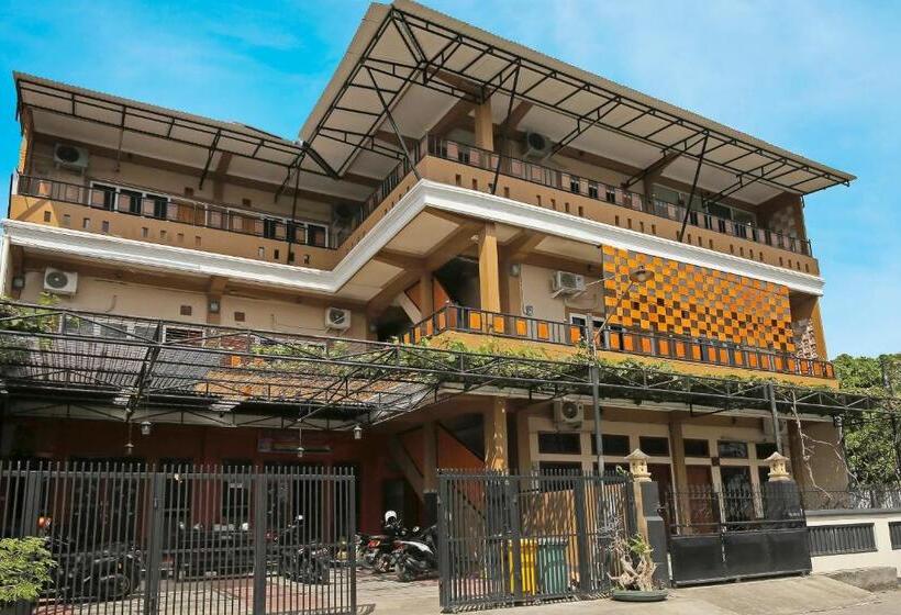 هتل Collection O 91449 Griya Ampenan Residence