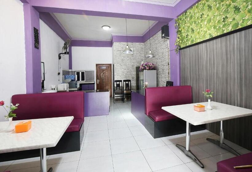 هتل Collection O 91449 Griya Ampenan Residence