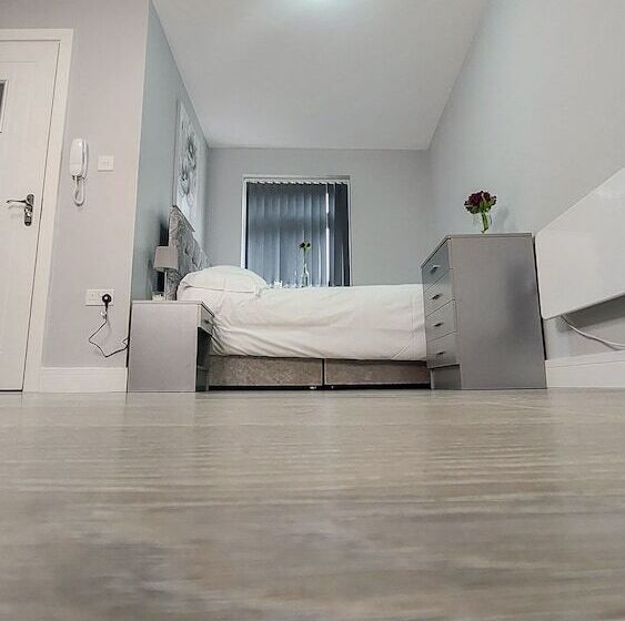 Charming Accommodation Close To Birmingham