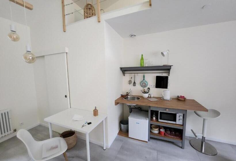 پانسیون Le Saint Christophe   Mairie D Aubervilliers Ligne 12