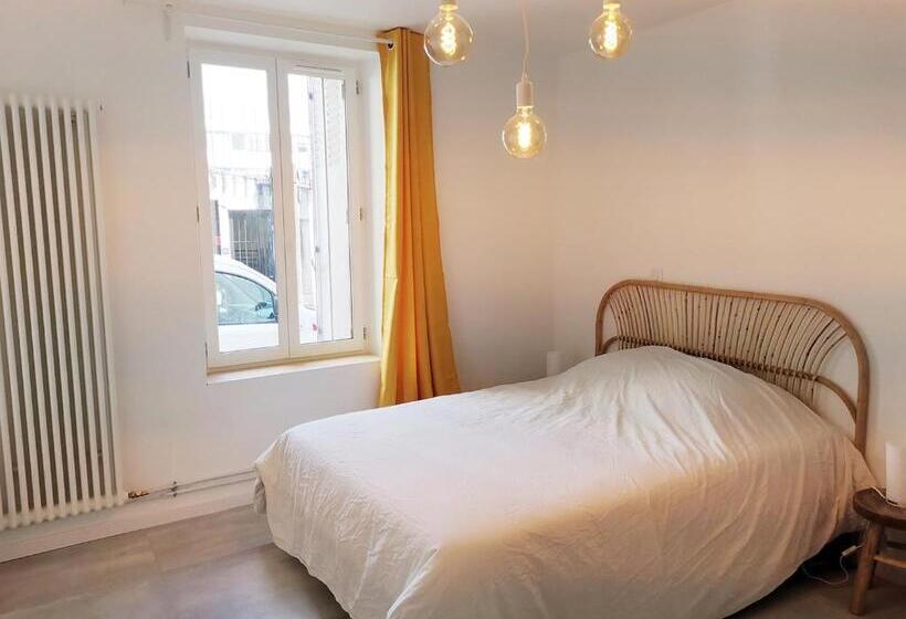 پانسیون Le Saint Christophe   Mairie D Aubervilliers Ligne 12