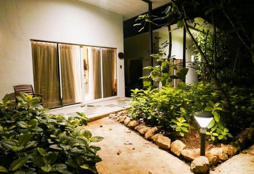 هتل The Firefly Resort