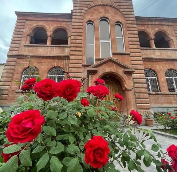 پانسیون Najaryan’s Family Guest House