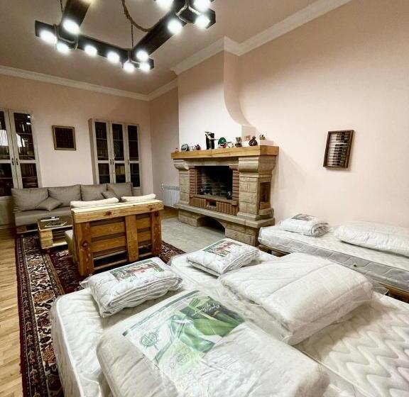 پانسیون Najaryan’s Family Guest House