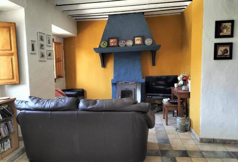 مبيت وإفطار Casa El Castano