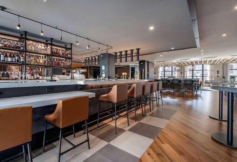 Cambria Hotel Portland Downtown Old Port