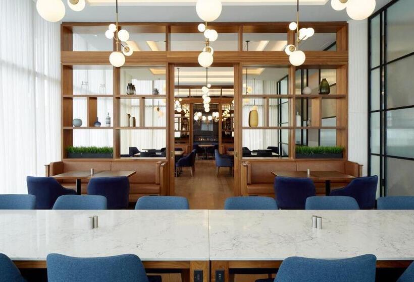 هتل Courtyard By Marriott Montreal Midtown