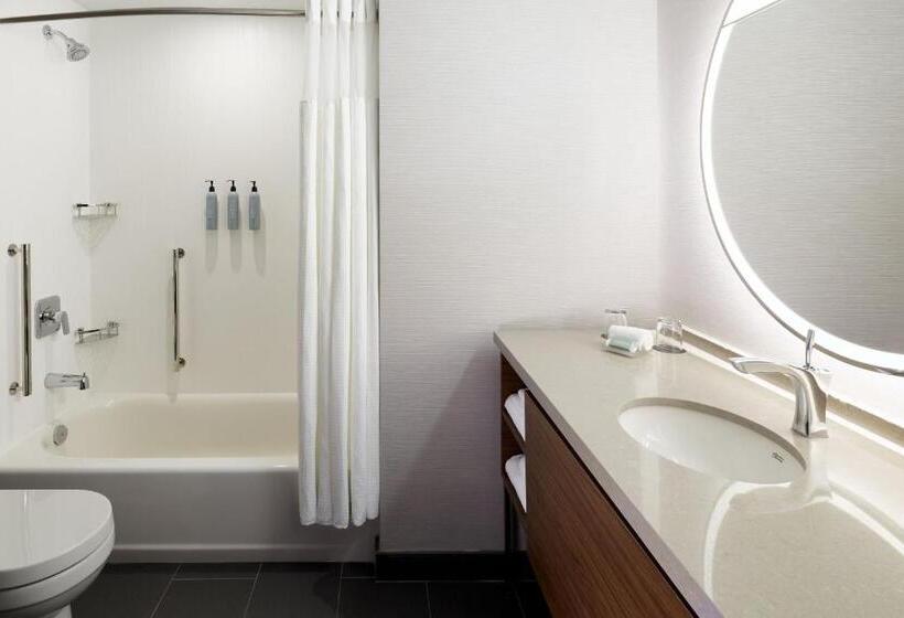 هتل Courtyard By Marriott Montreal Midtown