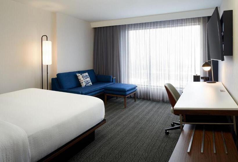 هتل Courtyard By Marriott Montreal Midtown