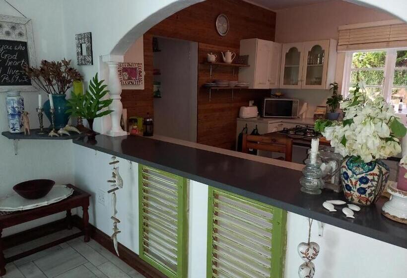Пансион Driftwood Suite, Villa Roc Guesthouse, Salt Rock Ballito, No Loadshedding