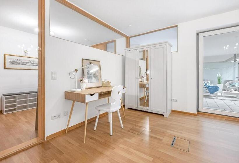 Zwei Zimmer Wohnung Im Stadtzentrum Mit Tiefgaragenplatz