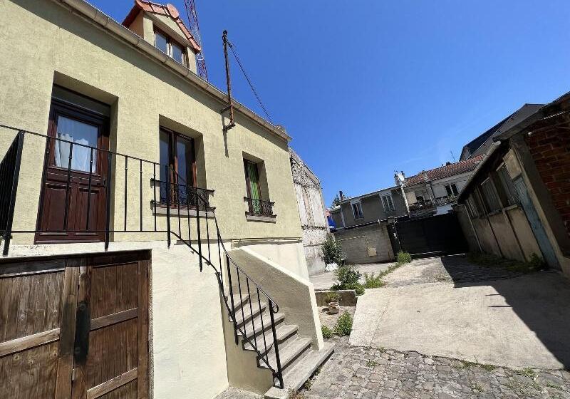 ホテル Hôtel Robespierre Ex Idéal Hôtel Paris   Montreuil