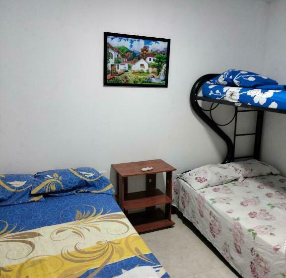 پانسیون Habitaciones Y Apartamento Fania