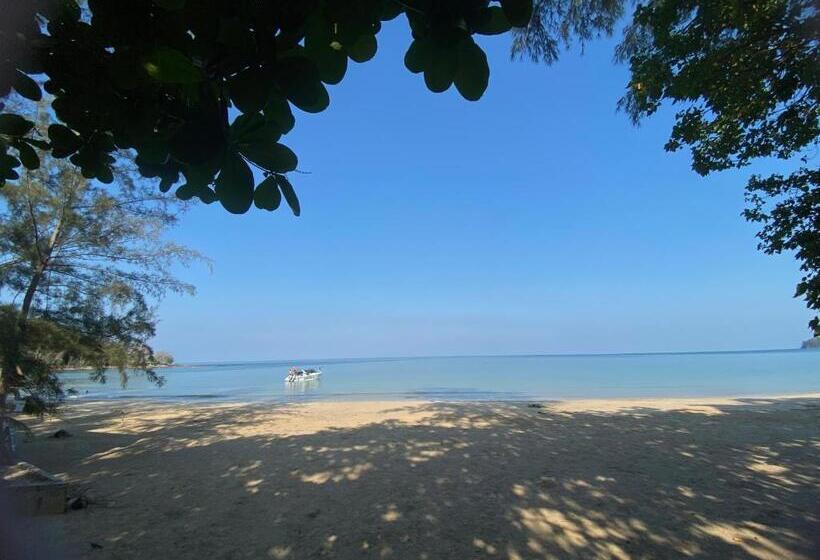 هتل Coconut Lanta Resort @klong Dow Beach