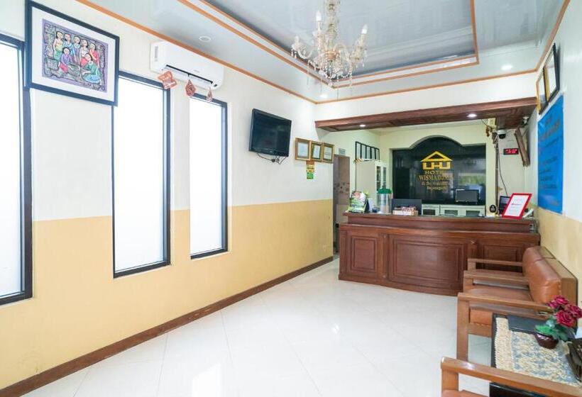 Hotel Reddoorz Plus Syariah @ Jalan Dokter Wahidin Bojonegoro