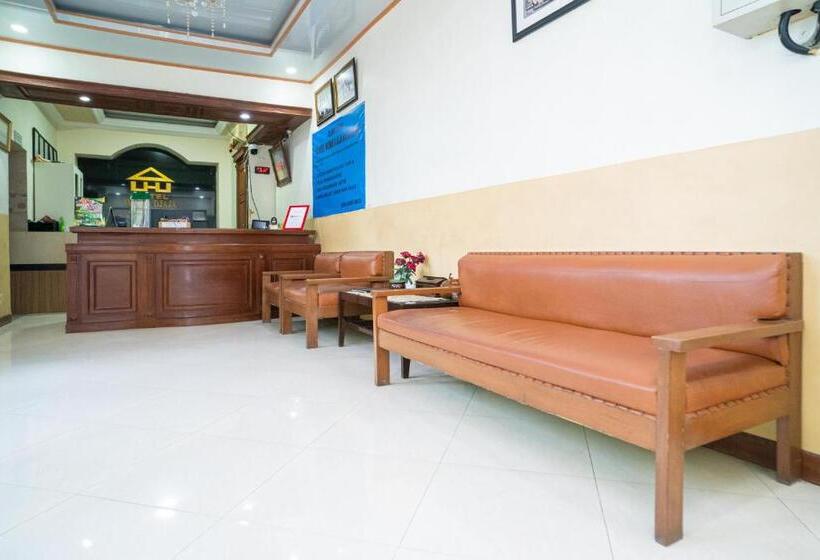 Hotel Reddoorz Plus Syariah @ Jalan Dokter Wahidin Bojonegoro