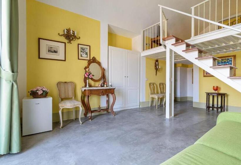پانسیون Suites Luisa Sanfelice