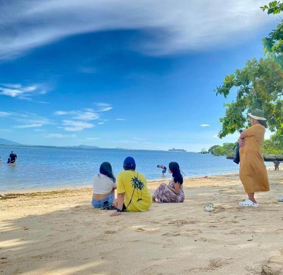 ペンション Calatagan S Bahay Kubo   With Beach Access