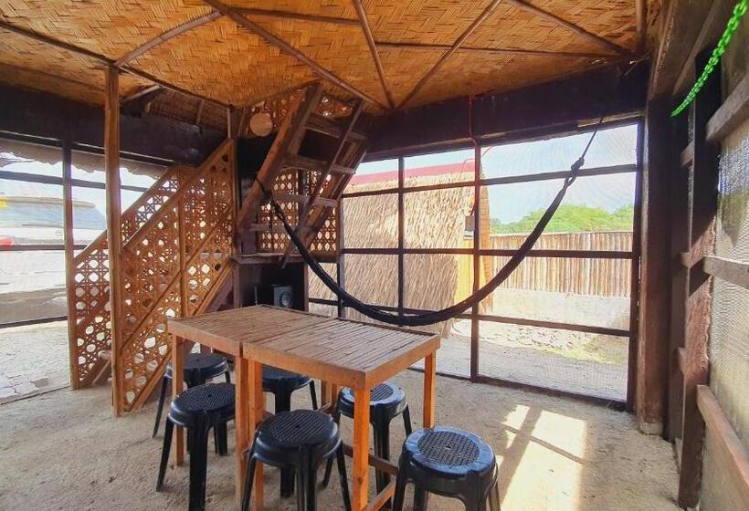 ペンション Calatagan S Bahay Kubo   With Beach Access