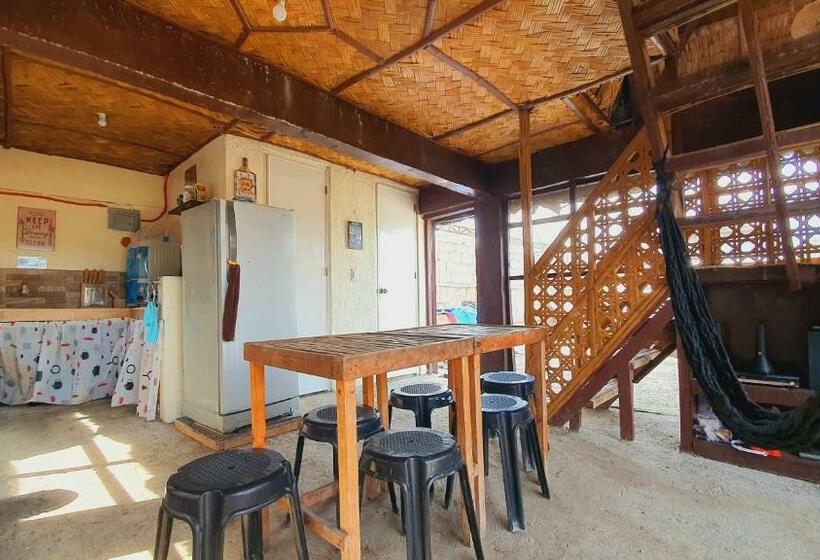 ペンション Calatagan S Bahay Kubo   With Beach Access