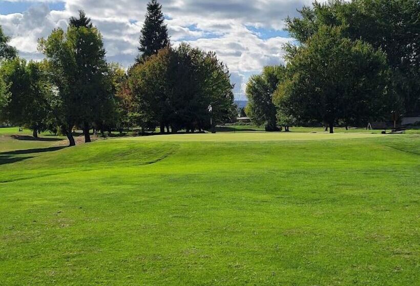 هتل Compass By Margaritaville Medford