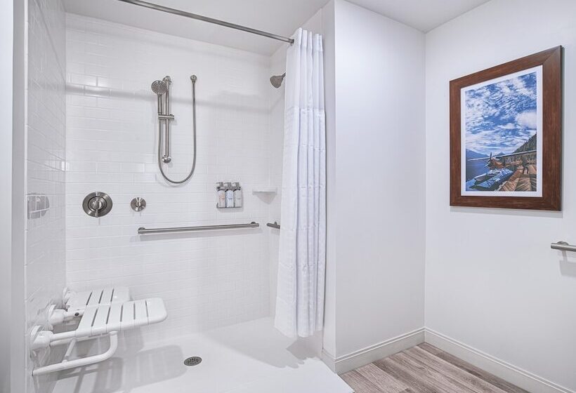 هتل Compass By Margaritaville Medford