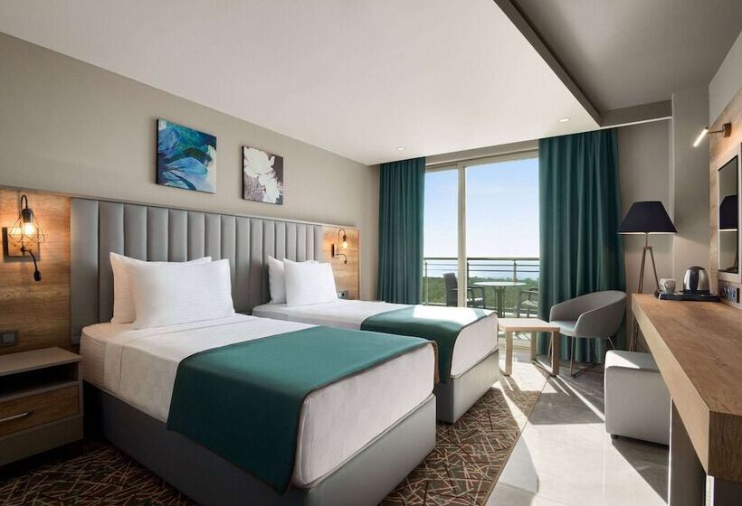هتل Ramada Resort By Wyndham Kizkalesi