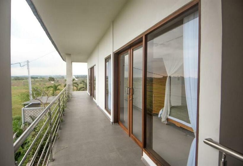 Bed and Breakfast Three Palms Surf & Stay Medewi