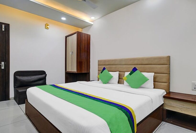 Hotel Treebo Calista, Patel Nagar