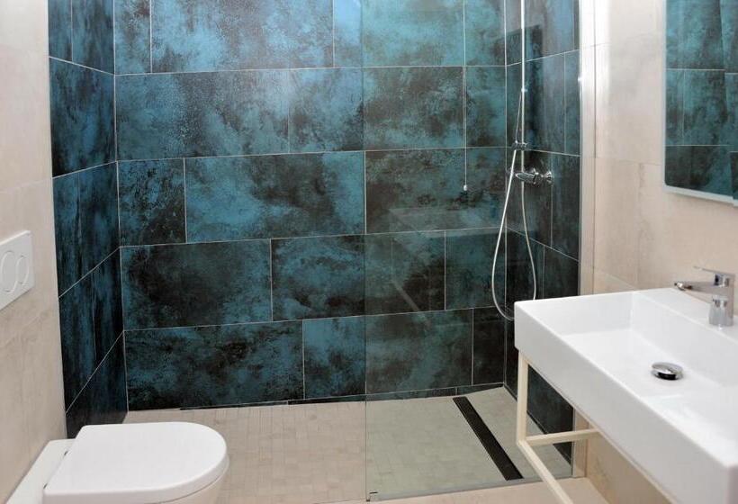 تختخواب و صبحانه Bluotranto
