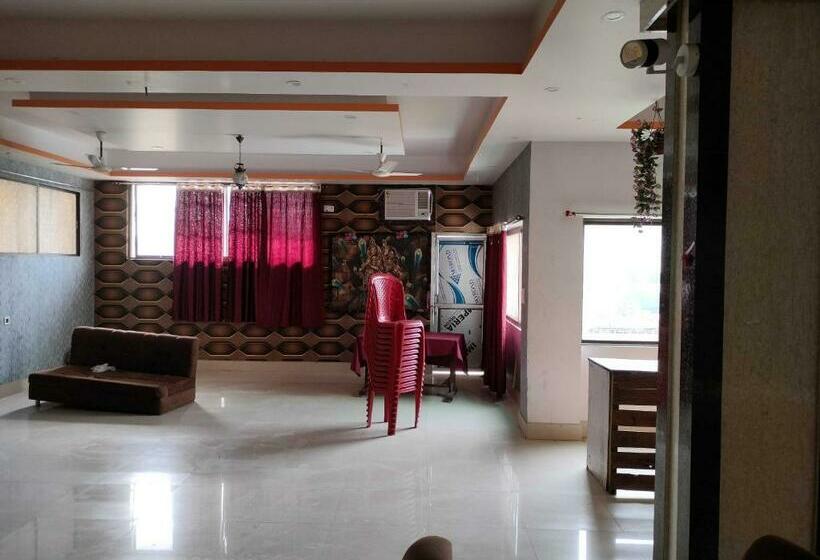 ホテル Oyo 90712  Rajkiran Palace Deoria