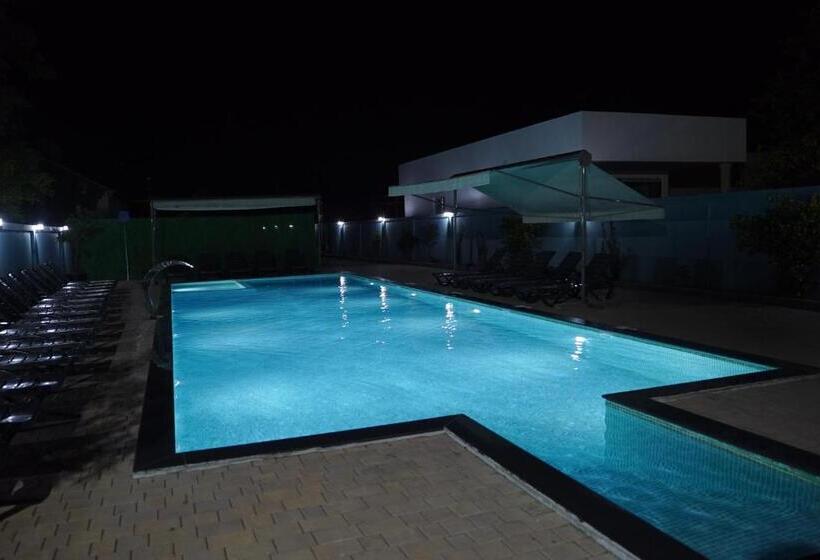 تختخواب و صبحانه Aquamarinn