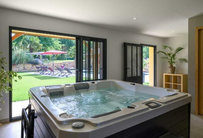 بنسيون Domaine Du Bugassou, Chambres, Table D Hôtes & Spa
