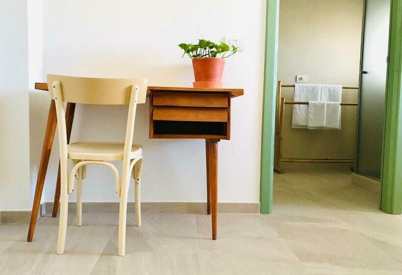 住宿加早餐  Vèlia