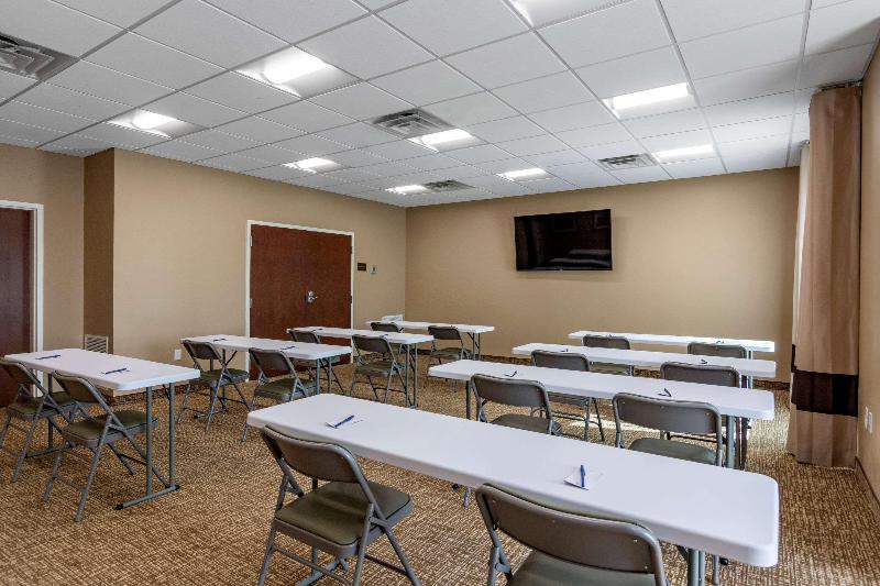هتل Comfort Inn & Suites