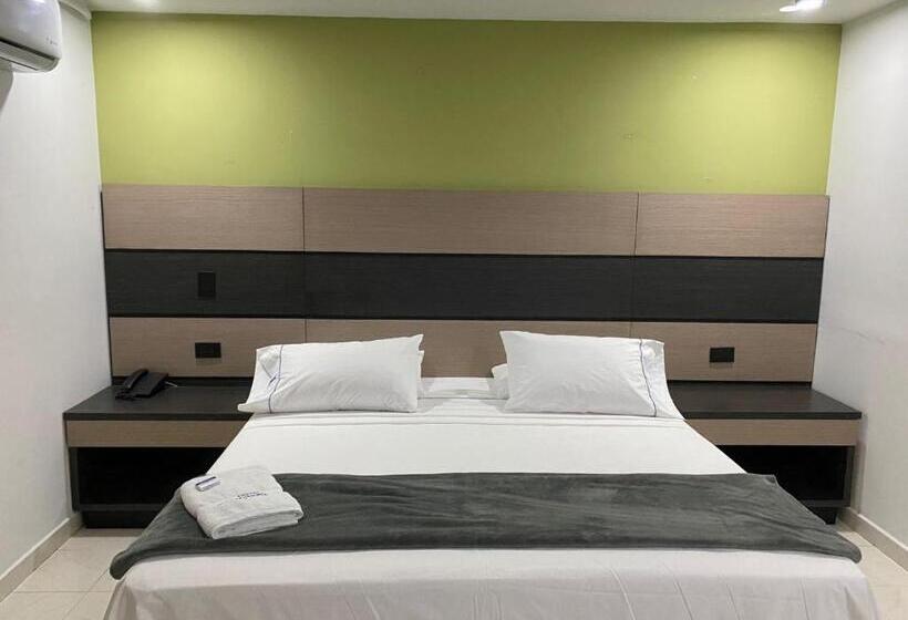 هتل Plaza Real Ocaña