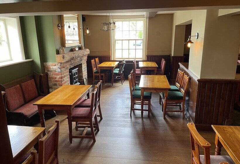مبيت وإفطار The Swan Inn