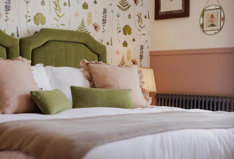 בית מלון כפרי The George & Dragon