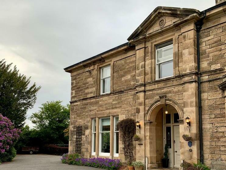 پانسیون The Pines Guest House