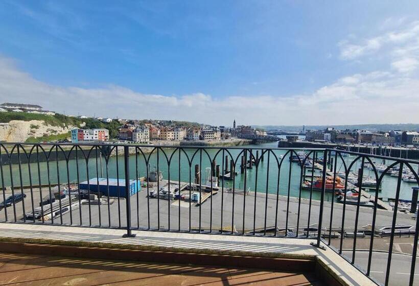 هتل La Tour Aux Crabes Près De La Plage