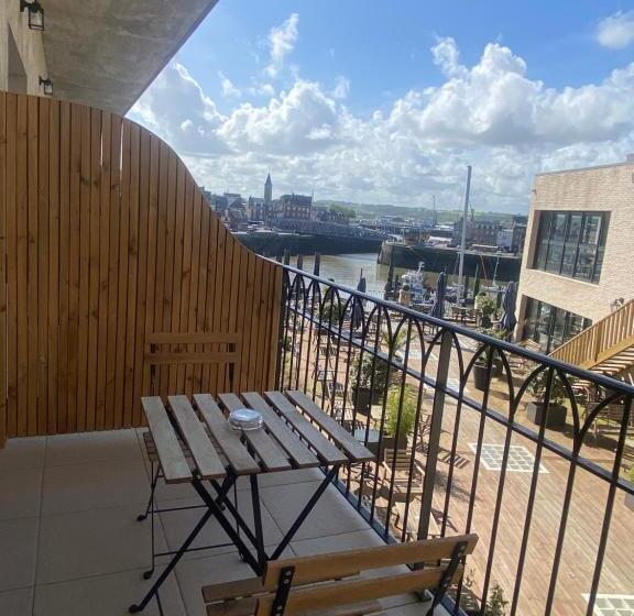 هتل La Tour Aux Crabes Près De La Plage