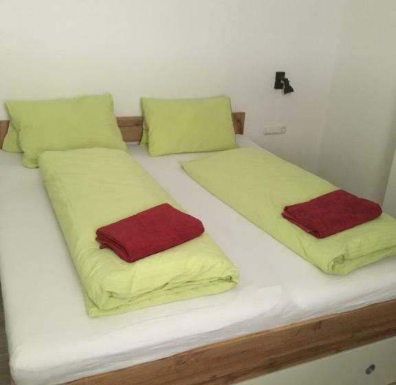 Bed and Breakfast Pension Steiner, Matrei Am Brenner !!no Late Check In,no Breakfast!!