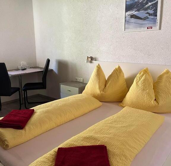 Bed and Breakfast Pension Steiner, Matrei Am Brenner !!no Late Check In,no Breakfast!!